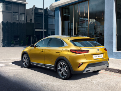 1625652134_J7491ADE50ST_IM_Tailgate_trim_line_chrome_optic_02 400xauto