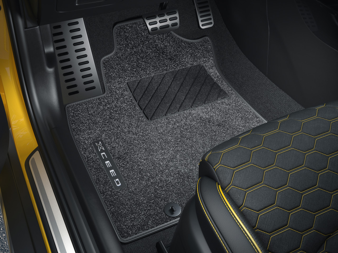 1625670991_CR141ADE50 CR141ADE60_IM_Floor_mats_standard_01 1280xauto