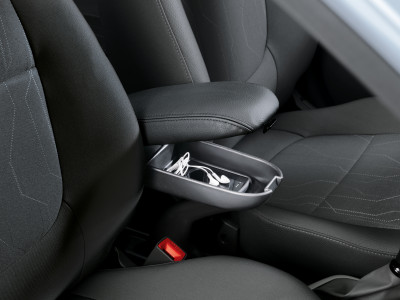 1625752085_H8161ADE00_IM_Armrest_with_storage_box_01 400xauto