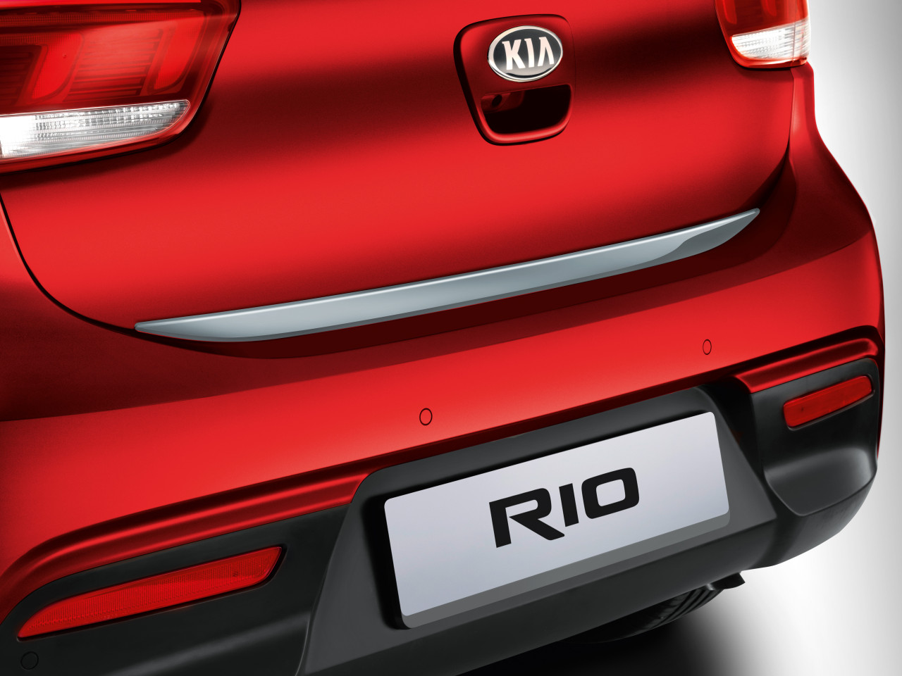 1625752085_H8491ADE00SL_IM_Tailgate_trim_line_silver_01 1280xauto