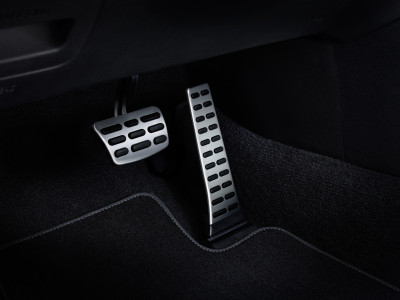 1626080762_D4F05AK000_IM_Sport_grip_pedal_kit_01 400xauto