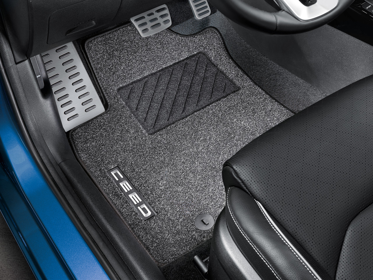 1626095906_CR141ADE00 CR141ADE10_IM_Floor_mats_standard_01 1280xauto