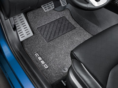 1626095906_CR141ADE00 CR141ADE10_IM_Floor_mats_standard_01 400xauto