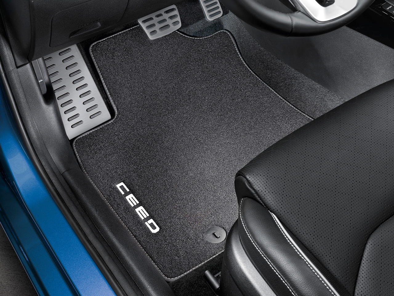 1626095906_CR143ADE00 CR143ADE10_IM_Floor_mats_velour_01 1280xauto