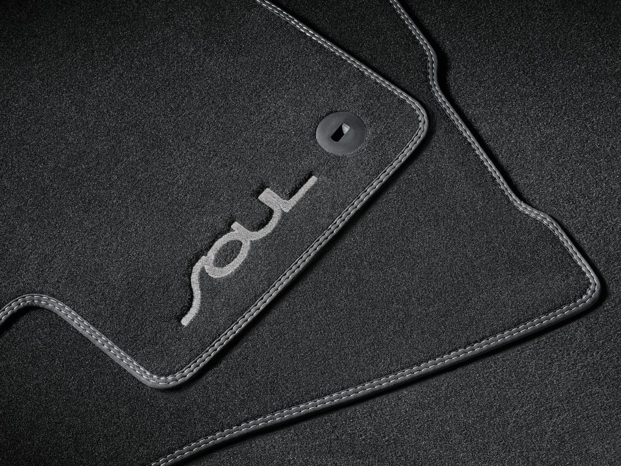 1626345680_J2143ADE00_IM_Floor_mats_velour_01 1280xauto