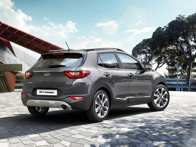 1626791585_H8271ADE50ST_IM_Side_trim_line_chrome_optic_02 400xauto