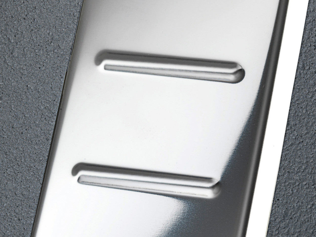 1626791585_H8274ADE50ST_IM_rear_bumper_protector_chrome_optic_02 1280xauto