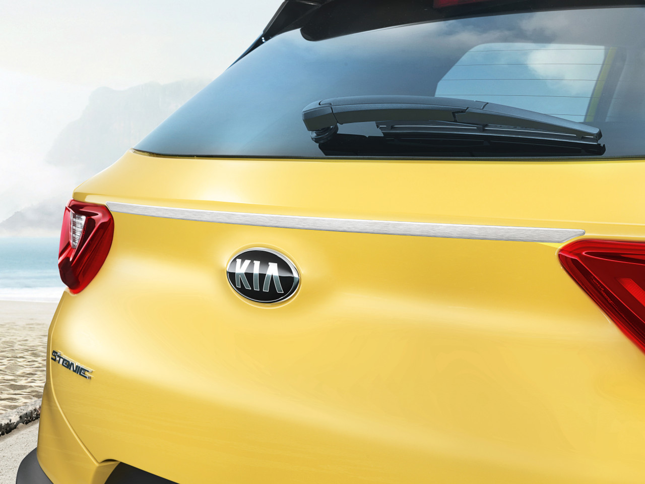 1626791585_H8491ADE60ST_IM_Tailgate_trim_line_brushed_01 1280xauto