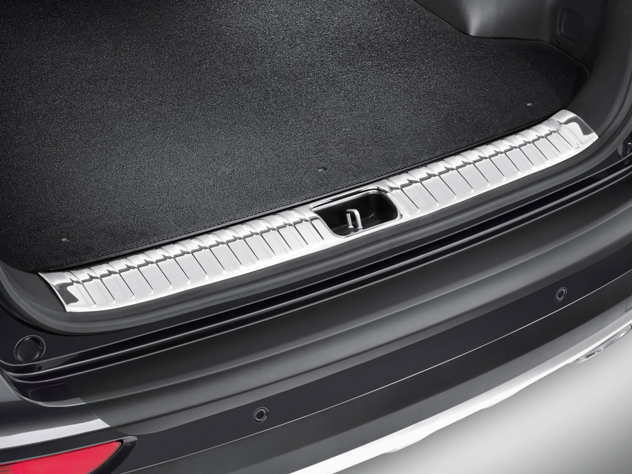 1627284954_F1274ADE10ST_IM_Trunk_sill_protector_01 1280xauto