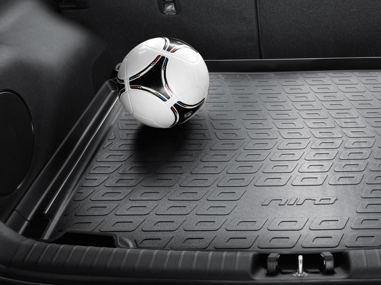 1627385596_G5122ADE00 G5122ADE01 G5122ADE10 G5122ADE11_IM_TTrunk_liner_with_grey_accent_02 1280xauto