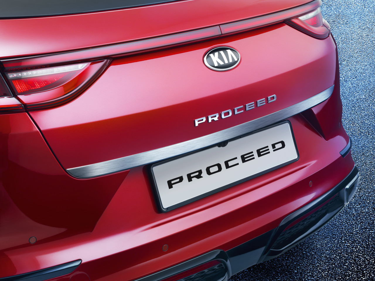 1628250504_J7491ADE20BR_IM_Tailgate_trim_line_brushed_01 1280xauto