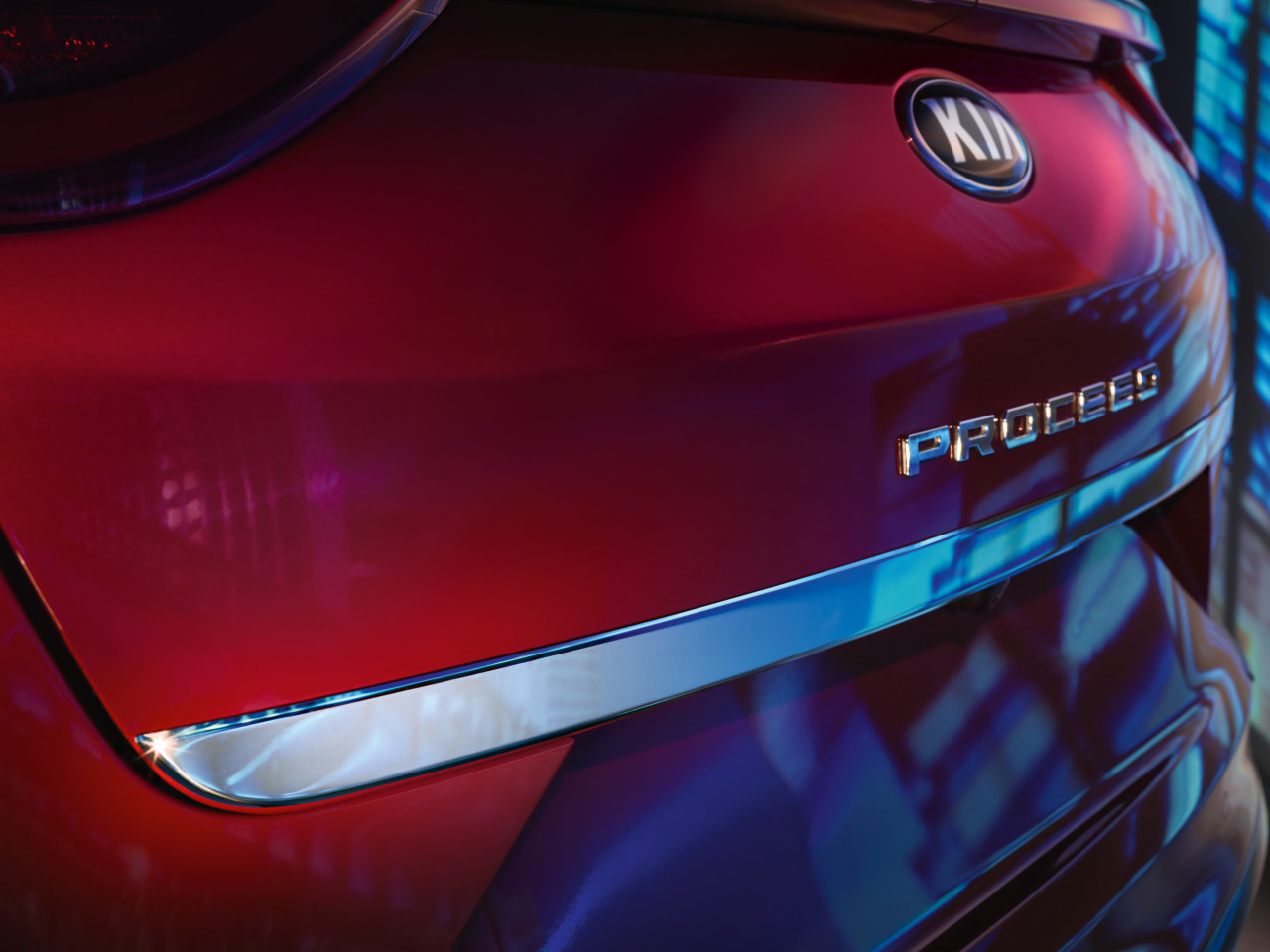 1628250504_J7491ADE20ST_IM_Tailgate_trim_line_chrome_02 1280xauto