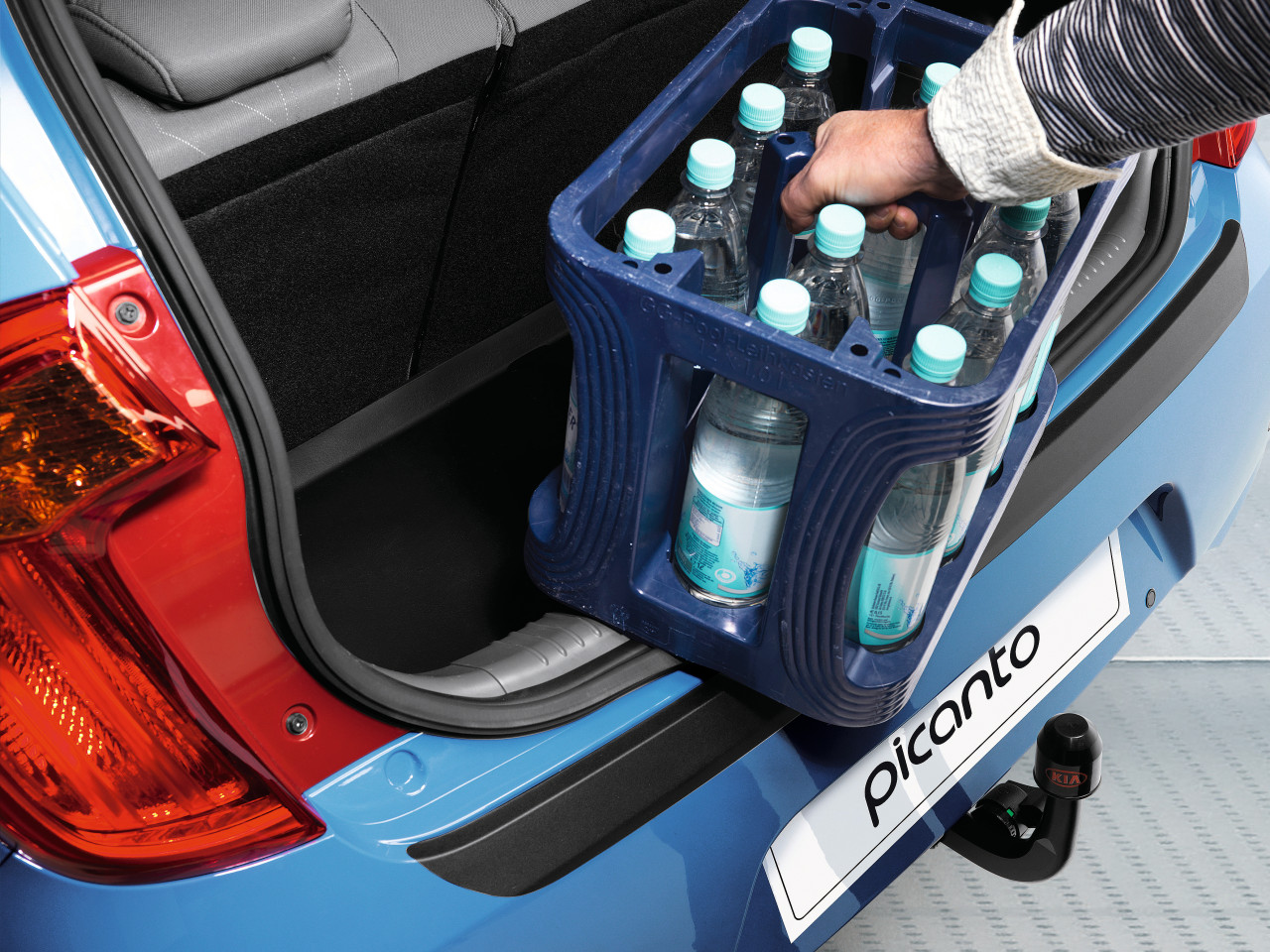 1632316676_1Y272ADE00BL_IM_Rear_bumper_protection_foil_black_01 1280xauto