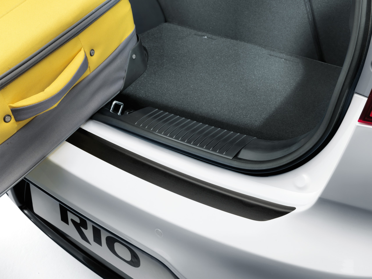 1633598394_1W272ADE00BL_IM_Rear_bumper_protection_foil_black_02 1280xauto