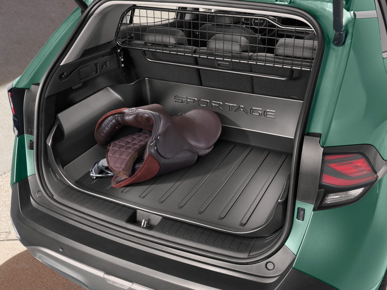 1641906080_R2127ADE00_IM_Trunk_tray_01 1280xauto