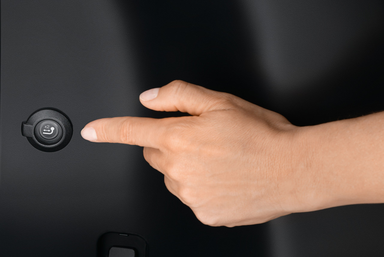 1641908043_R2285ADE00_IM_Tow_bar_retractable_02 1280xauto