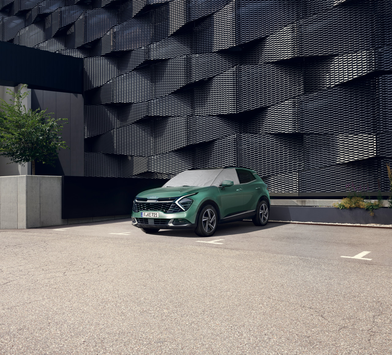 1641908355_R2723ADE00_IM__Ice_and_sunscreen_01 1280xauto