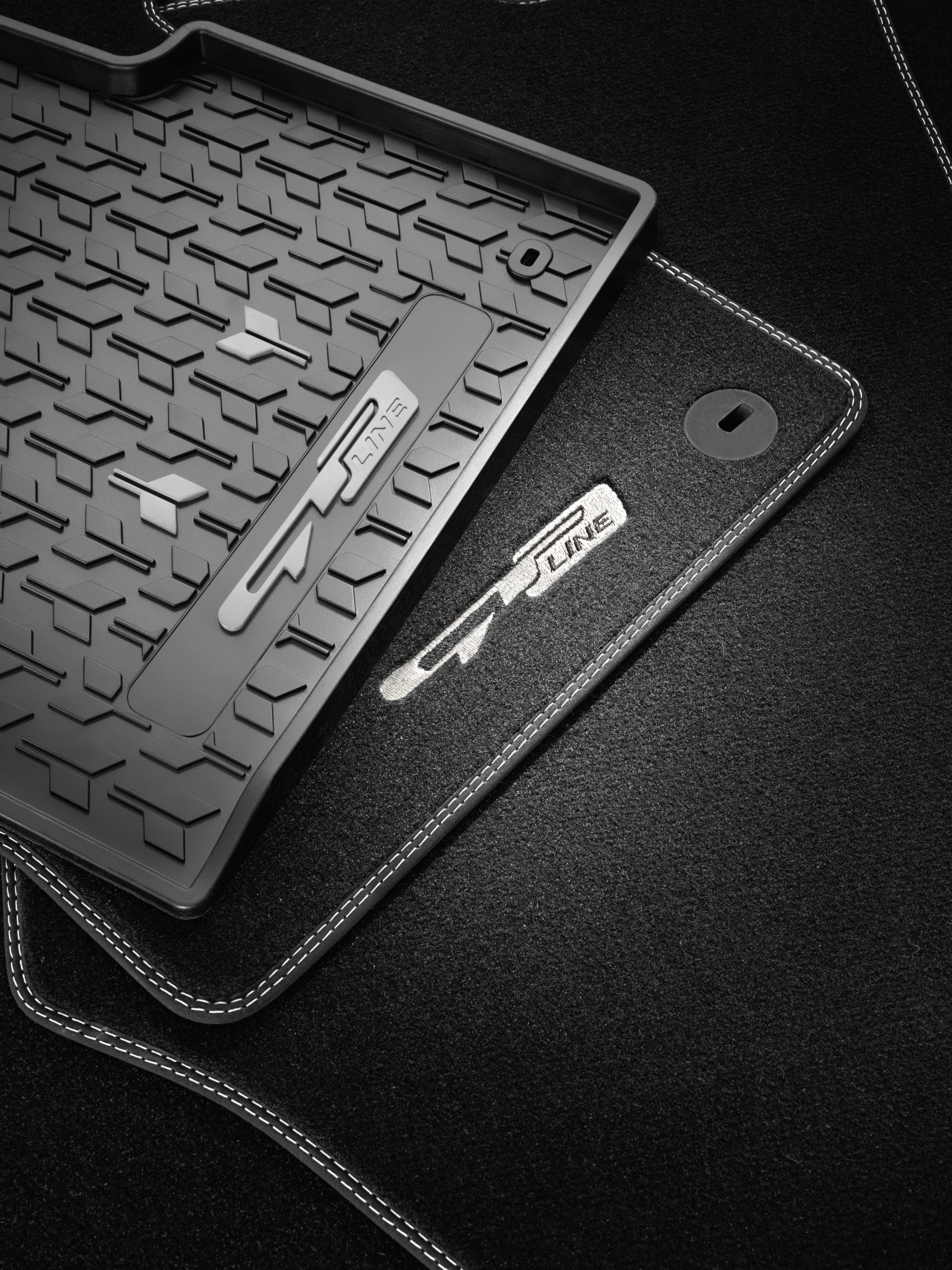 1642080023_CJ131ADE00GL _CJ143ADE00GL_IM_Mats_GT line_01 1280xauto