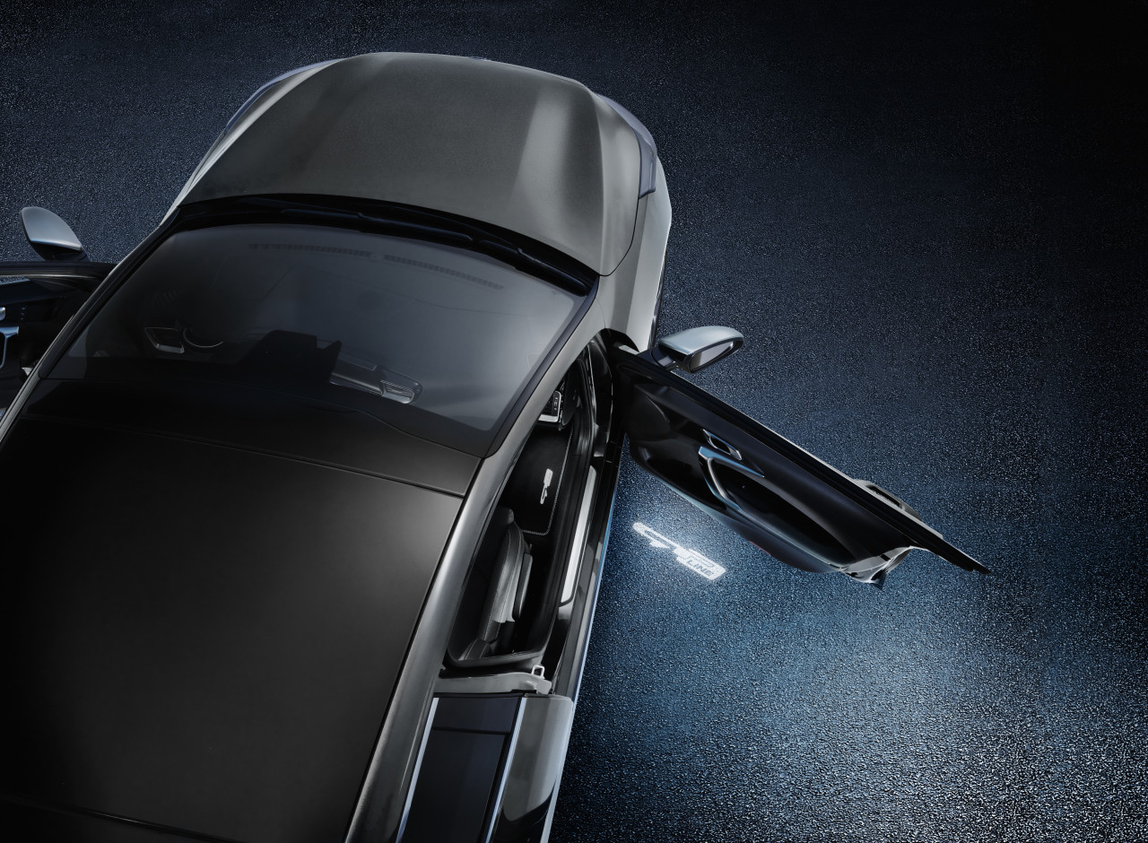 1643875872_66651ADE01GL_IM_LED_door_projectors_GT line_01 1280xauto