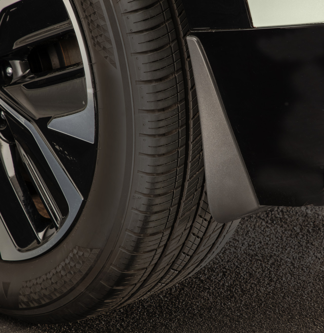 1653372564_CVF46ACA00_IM_Mudguard_kit_front_01 1280xauto