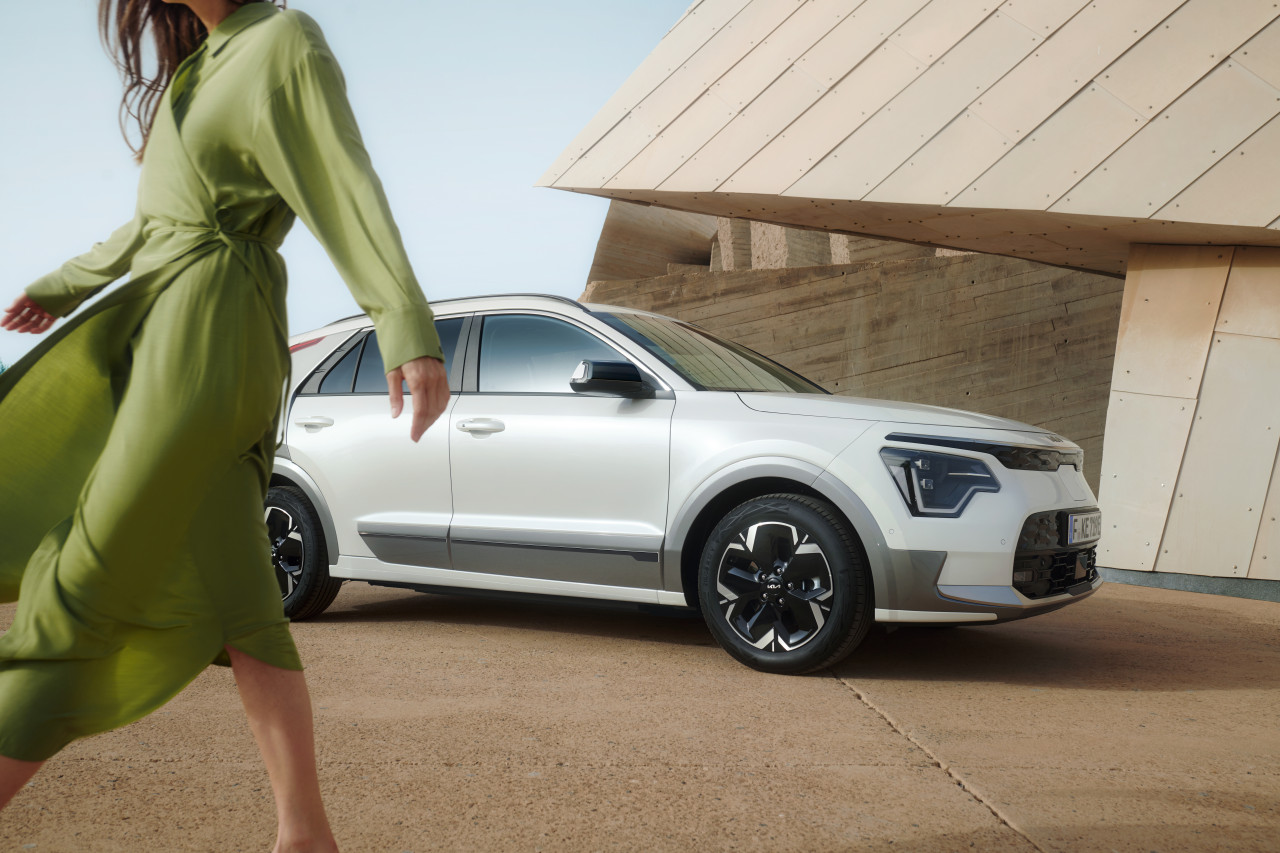 1655217228_AT271ADE00BL AT431ADE00BL ATF40AK020_IM_Wheels_Emotional_image_01 1280xauto