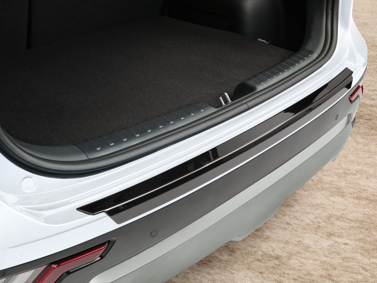 1655217228_AT274ADE00BL_IM_Rear_bumper_trim_line_piano_black_01 1280xauto