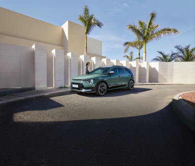 1655217778_AT431ADE00BR AT271ADE00BR AT200ADE00BL AT400ADE08GR_IM_Styling_Emotional_image_01 400xauto