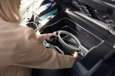 1669121290_CV126ADE00E_IM_Front_trunk_liner_01 400xauto