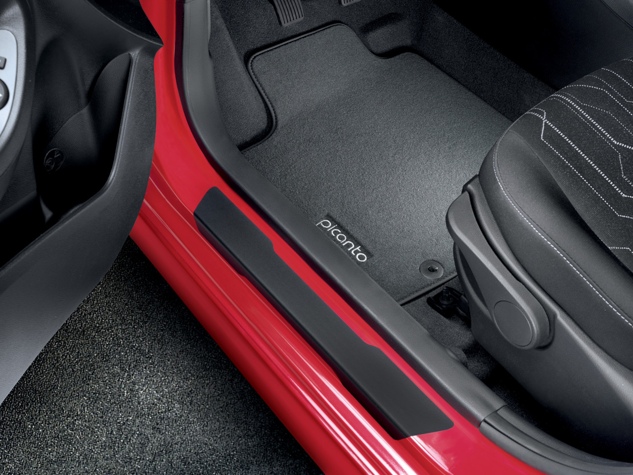 1692705927_1Y451ADE00BL_IM_door_sill_protection_foil_black_01 1280xauto