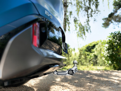 1695994786_DO285ADE00_IM_Emotional_image_Tow_bar_retractable_01 400xauto