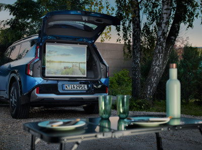 1695994786_DOH15AZ000_IM_Portable_projector_screen_01 400xauto