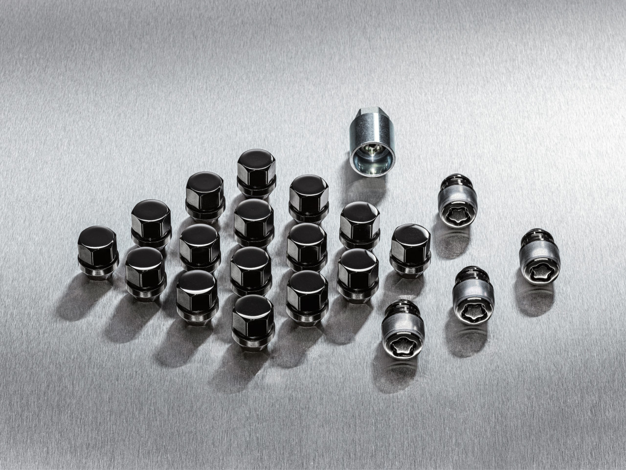 1695997154_66490ADE50DC_IM_Wheel_locks_nuts_dark_chrome_01 1280xauto