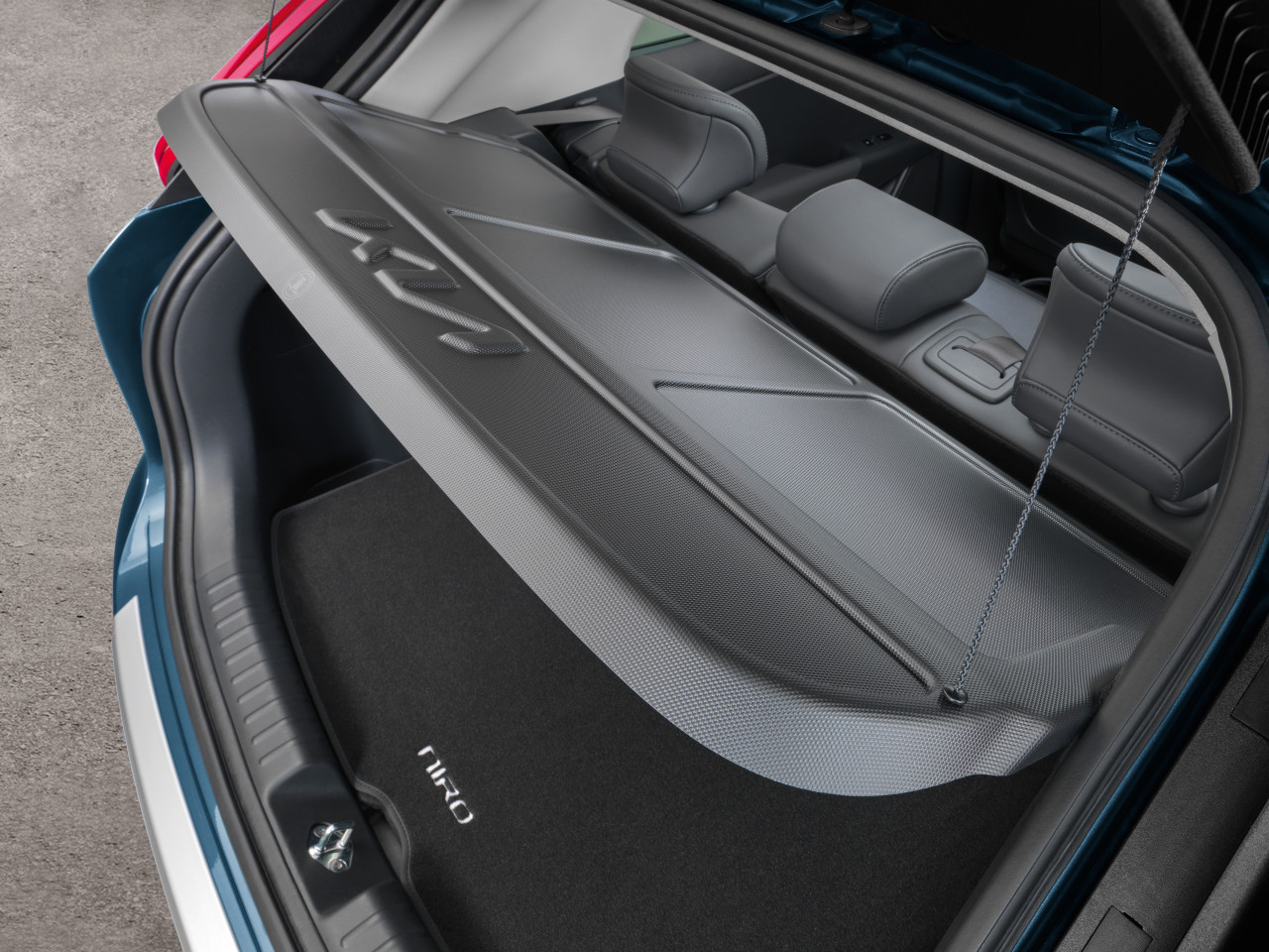 1708013238_AT181ADE00_IM_Luggage_cover_01 1280xauto