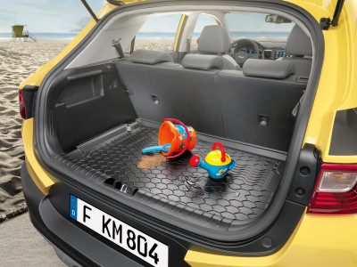 1708347000_H8122ADE51 H8122ADE61 H8122ADE51MH_IM_Trunk_liner_01 400xauto