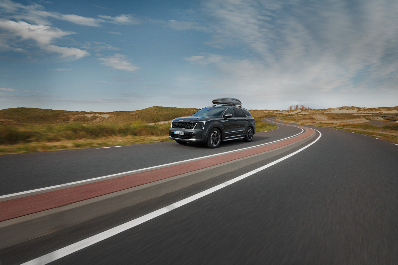 1716303784_66730ADE01 P2211ADE01AL P2F37AC400_IM_Emotional_image_01 1280xauto