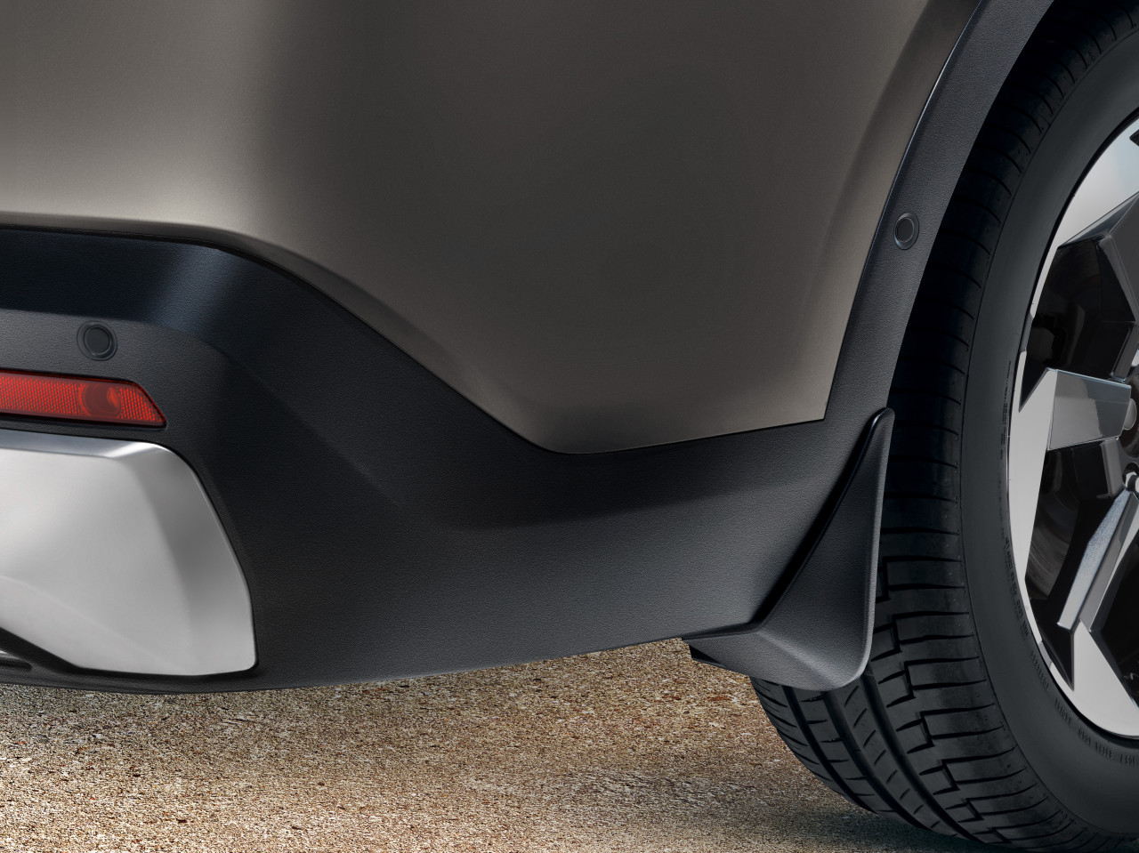 1716303784_P2F46AK700_IM_Mudguard_kit_rear_01 1280xauto