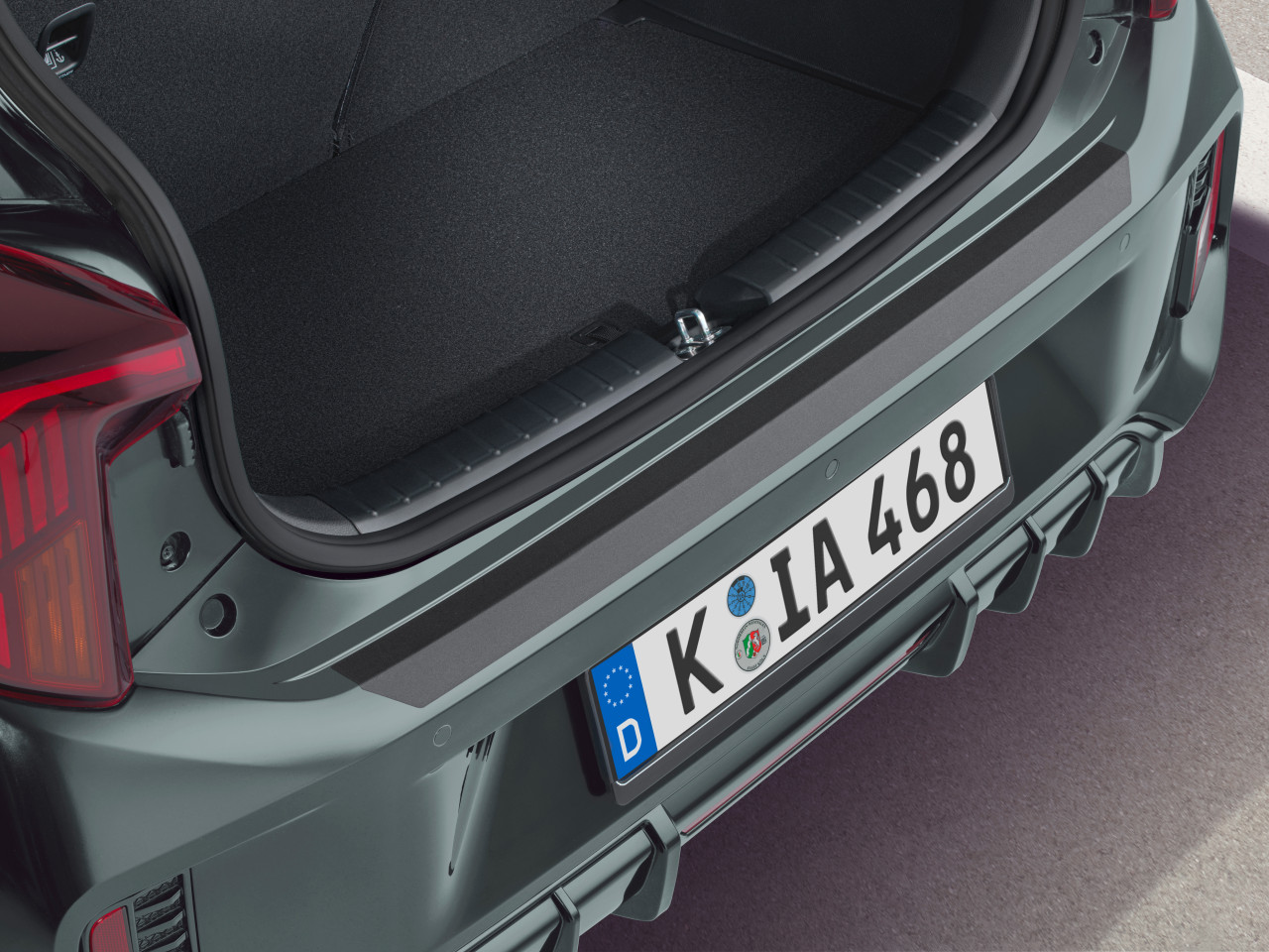 1720690084_G6272ADE01BL_IM_Rear_bumper_protection_foil_black_01 1280xauto