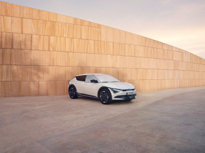 1727441443_CV723ADE00_IM_Emotional_image_05 400xauto