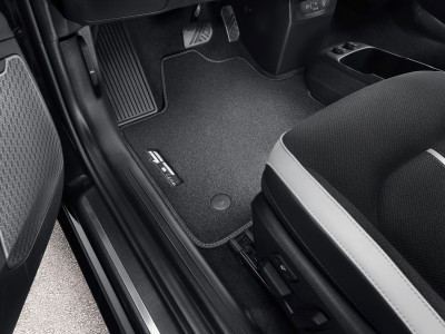 1727443557_CV143ADE50GL_IM_Textile_floor_mat_velour_GT_line_01 400xauto