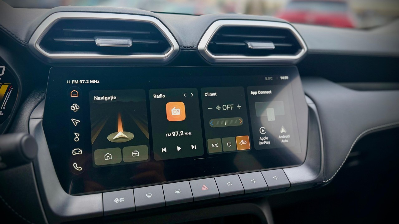 MG ZS Hybrid+ 8