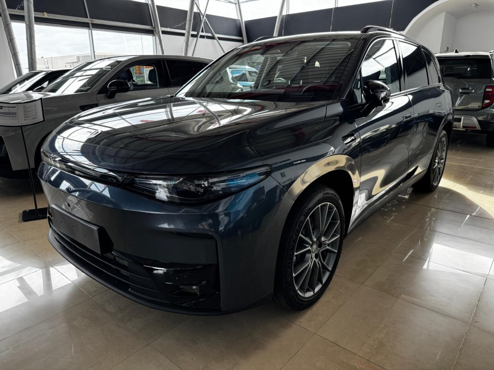 LEAPMOTOR C10 28.4 kWh REEV 212 CP (158 kW)Design