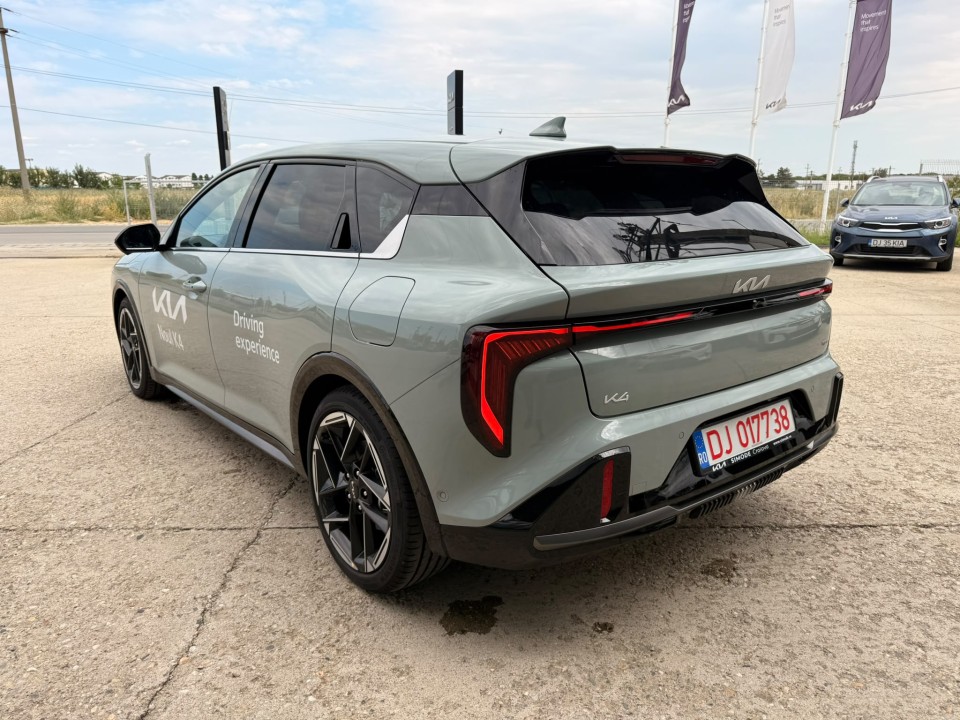KIA K4 2025 — imagine 4