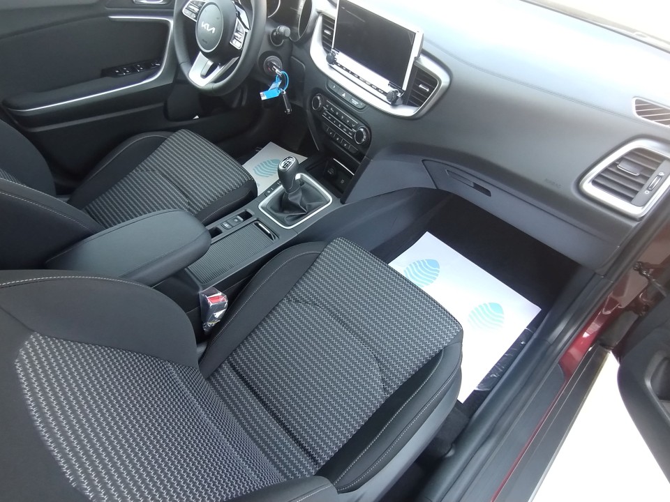 KIA Xceed 2025 — imagine 13