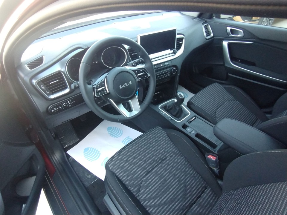 KIA Xceed 2025 — imagine 16