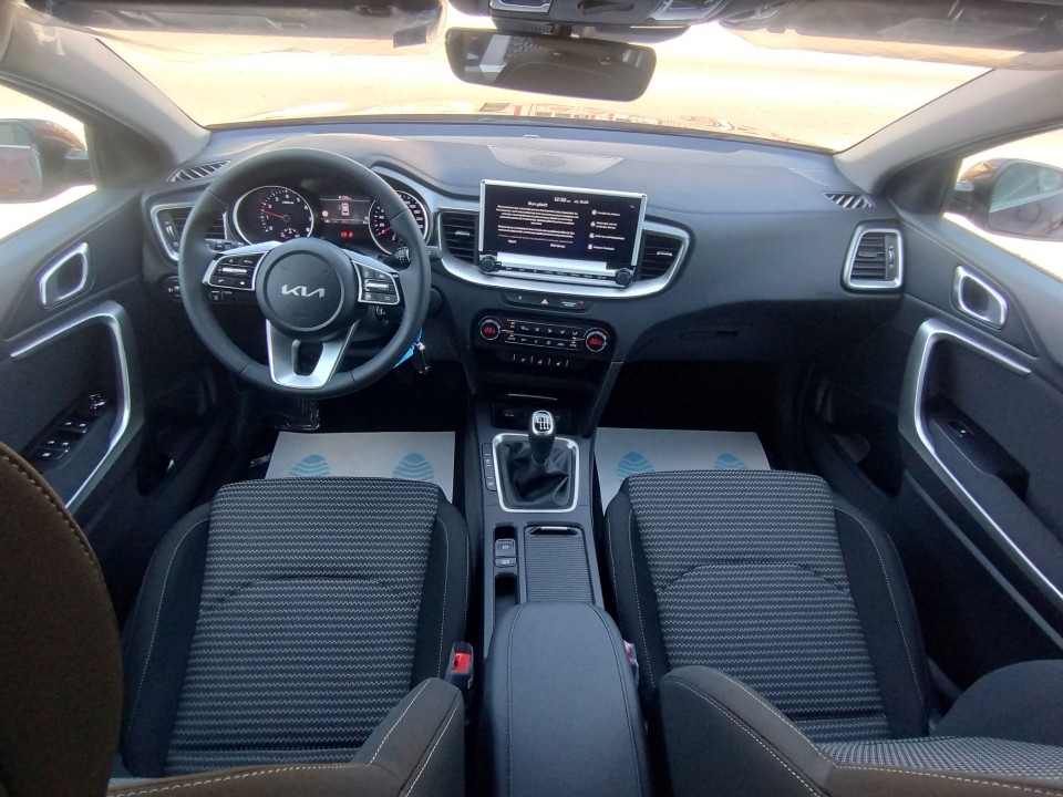 KIA Xceed 2025 — imagine 18